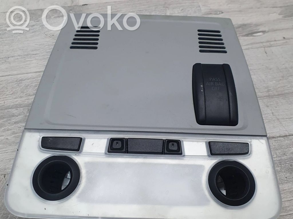 Etuistuimen valo   6932827,9209543,LK1001571700
