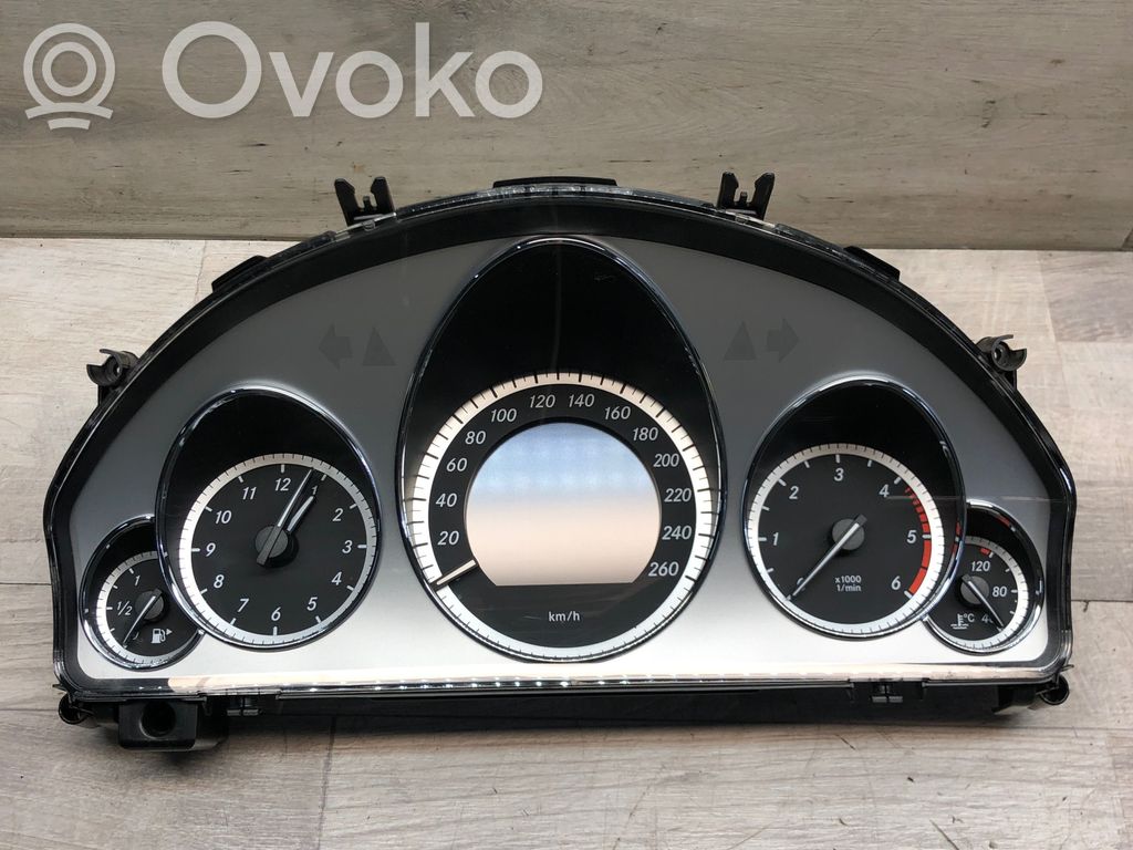 Mercedes-Benz E W212 Speedometer (instrument cluster) 