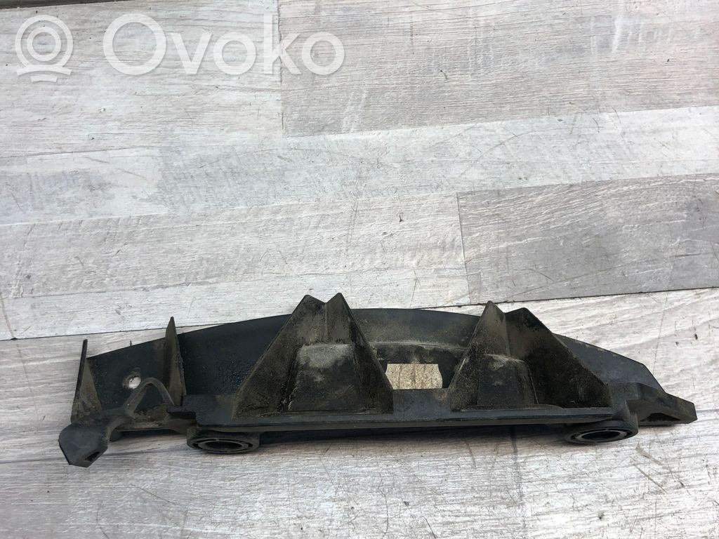 Skoda Octavia Mk2 (1Z) Uchwyt / Mocowanie zderzaka tylnego 