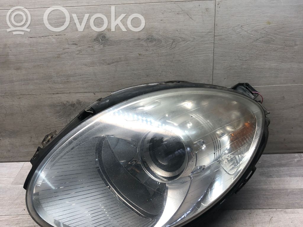 Mercedes-Benz R W251 Lampa przednia 