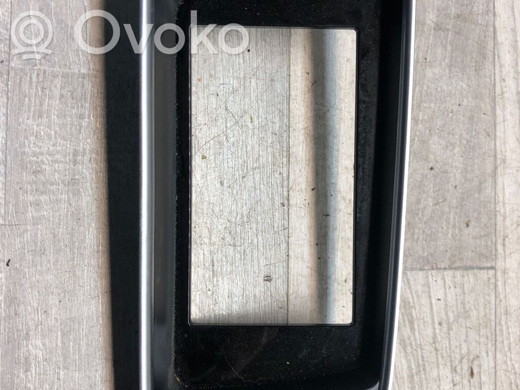 Konsola środkowa / Radio / GPS   8R1857186R,18062014,901410011981