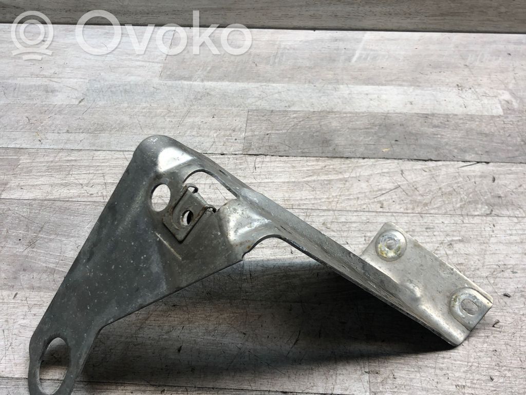 BMW X5 E70 Fender mounting bracket 