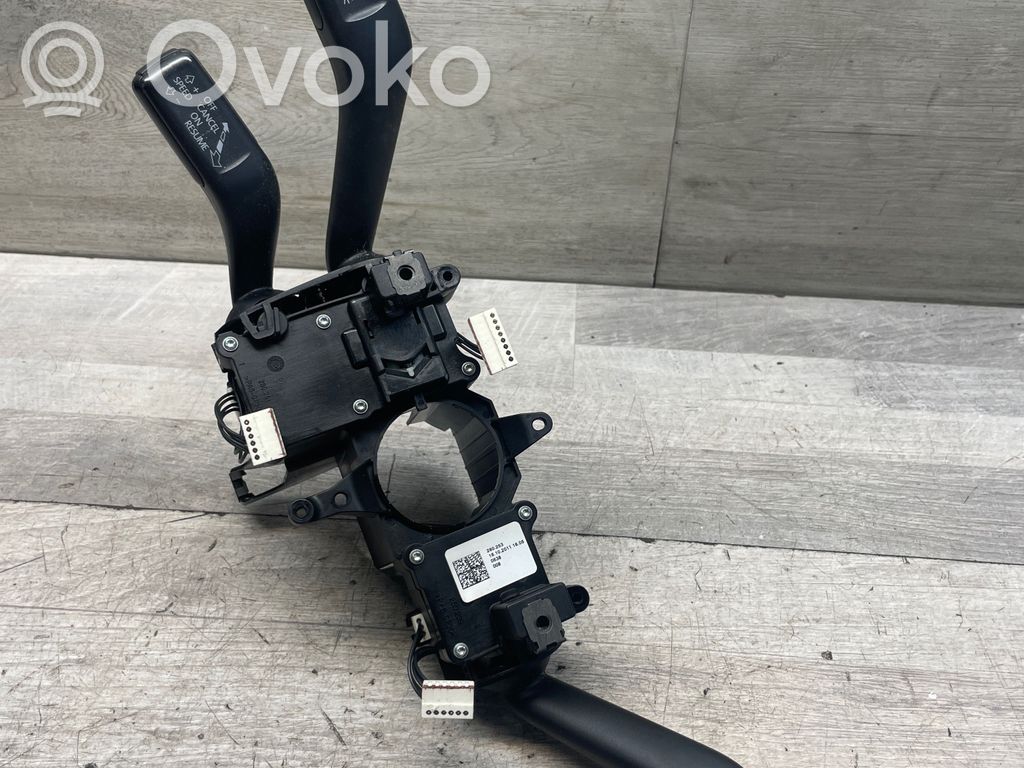 Volkswagen PASSAT B7 Wiper turn signal indicator stalk/switch 