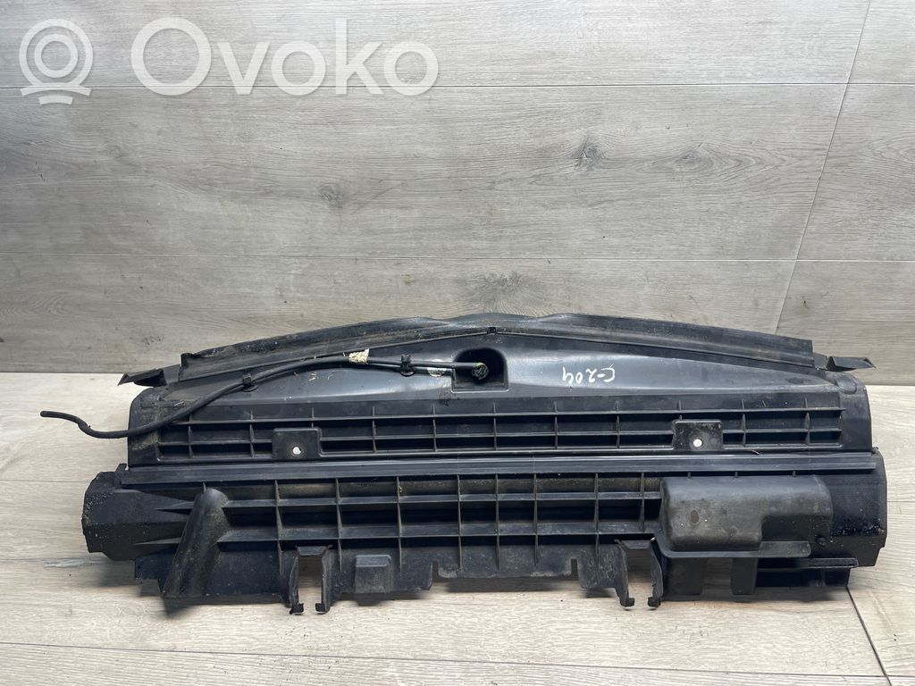 Mercedes-Benz C W204 Panel mocowanie chłodnicy / dół 