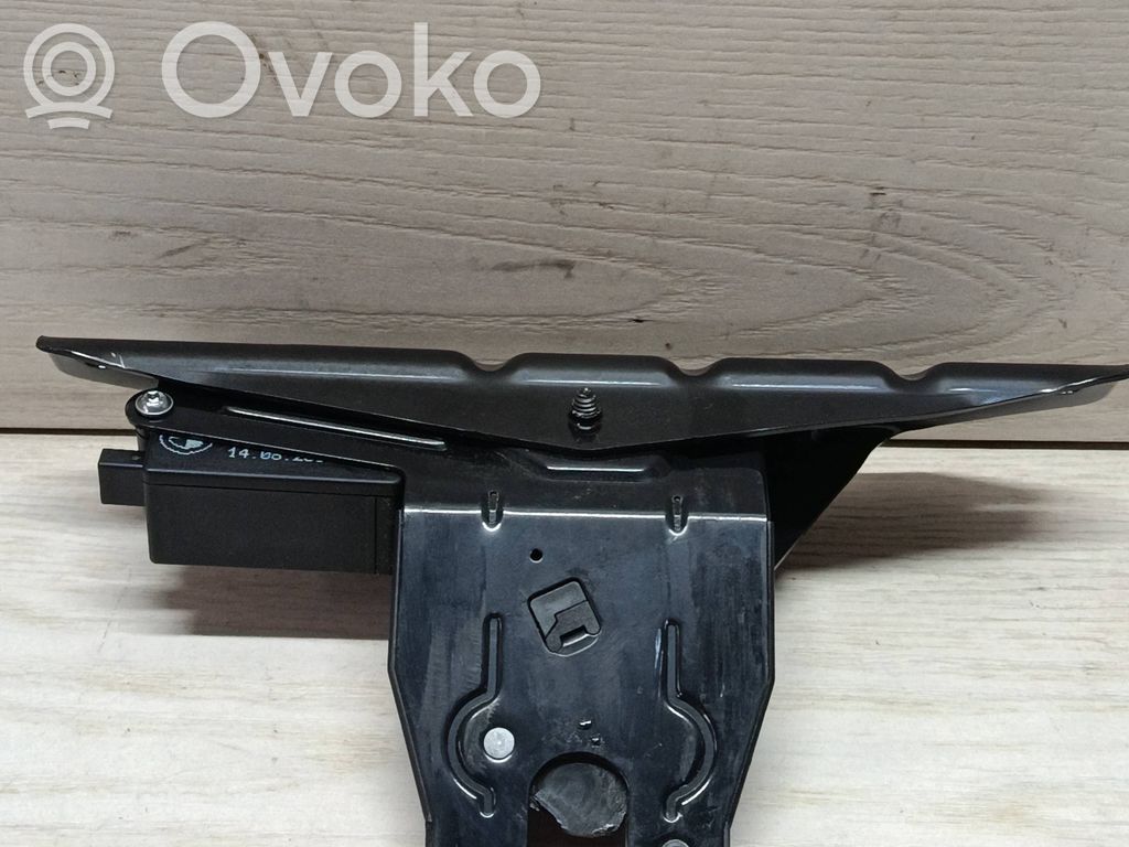 Aizmugurējā pārsega slēdzene   7071594,3609