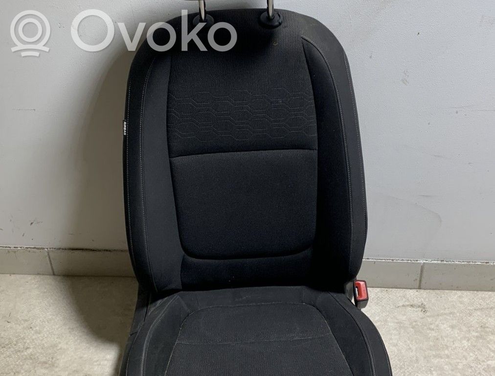 KIA Rio Etumatkustajan istuin 