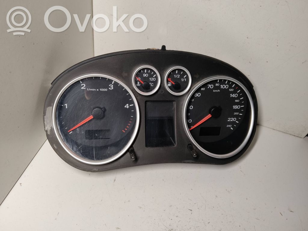 Audi A2 Spidometras (prietaisų skydelis) 