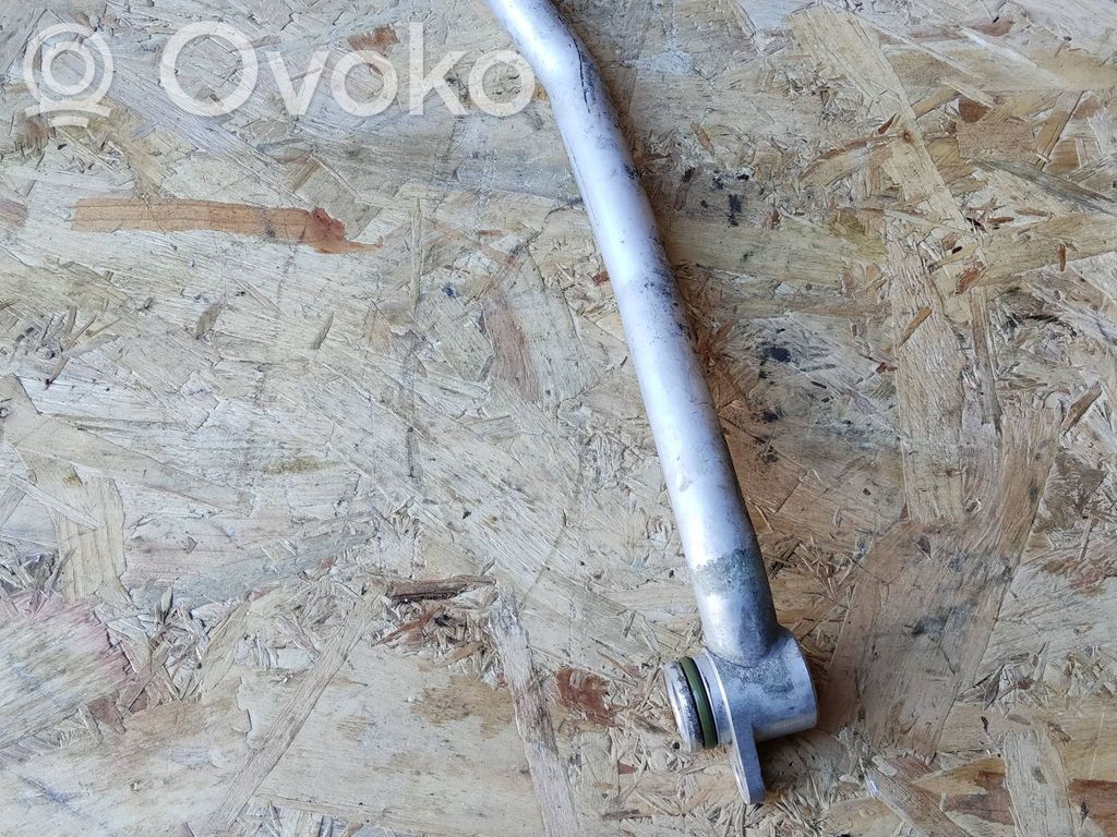 Caurulīte (-es) / šļūtene (-es)   059121075