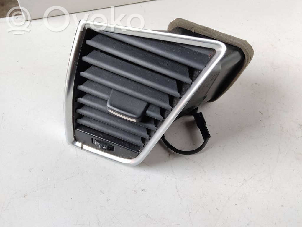 Boczna kratka nawiewu deski rozdzielczej   8R1820901G,9025100L0198