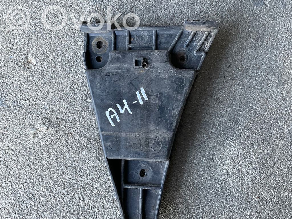 Audi A4 S4 B5 8D Soporte de montaje del parachoques trasero 
