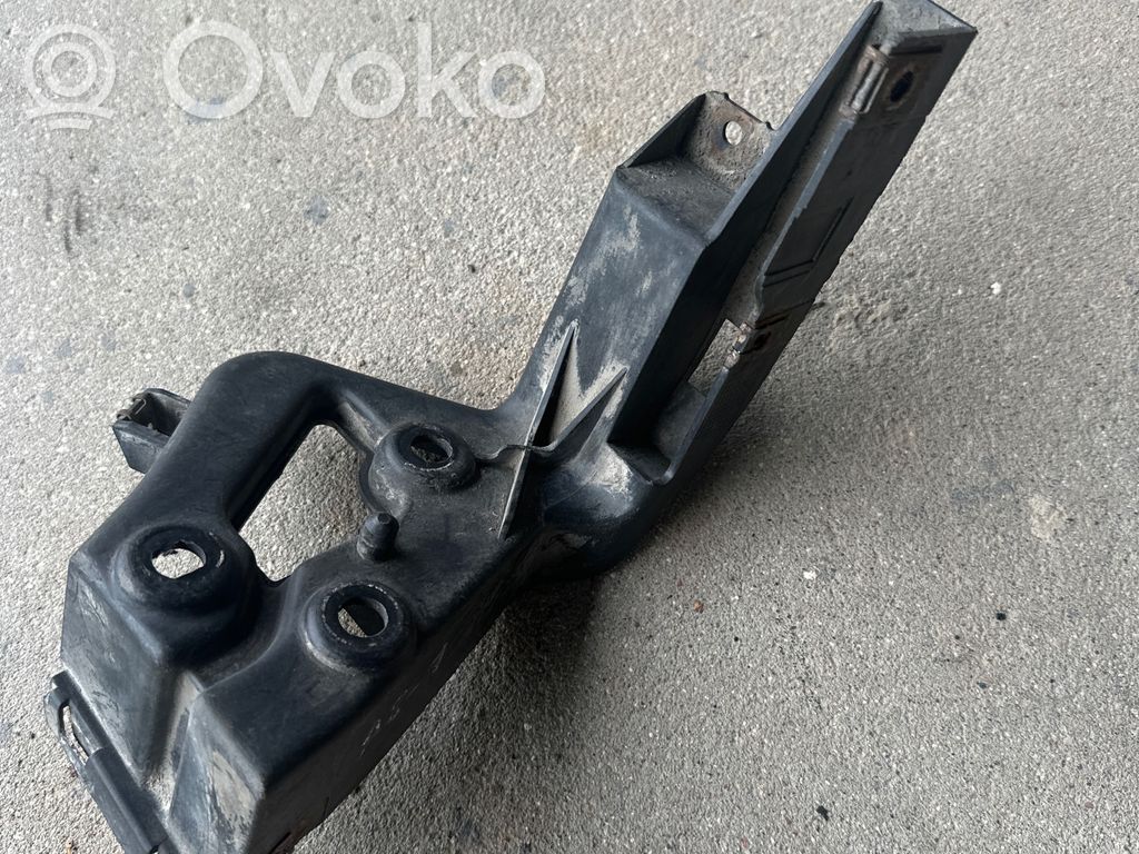 Rear bumper mounting bracket   4E0853913C