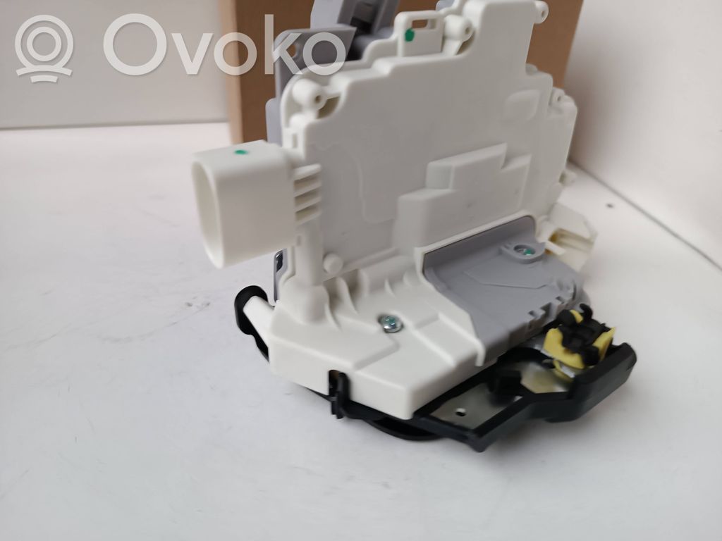 Audi A4 S4 B7 8E 8H Etuoven lukko 