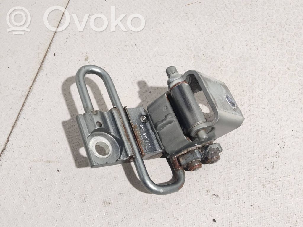 Volkswagen PASSAT B6 Zawias dolny drzwi tylnych 