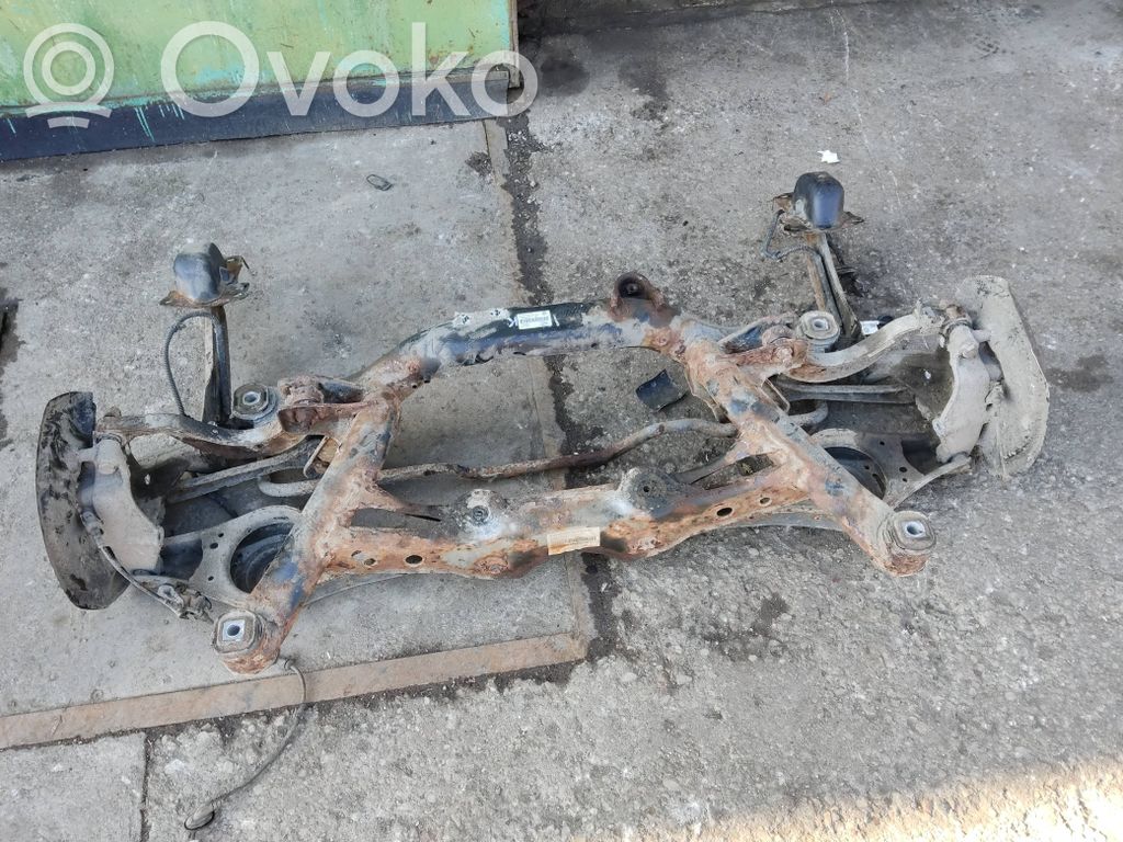 Volkswagen Tiguan Sottotelaio posteriore 
