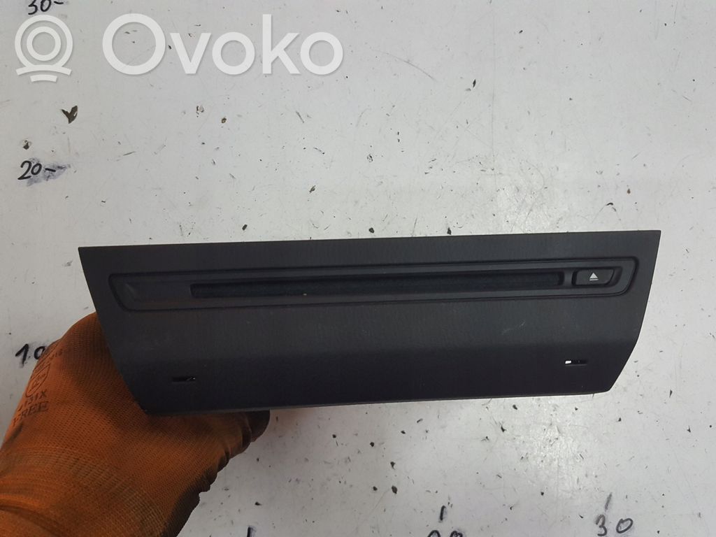 Mazda 3 III Panel / Radioodtwarzacz CD/DVD/GPS 