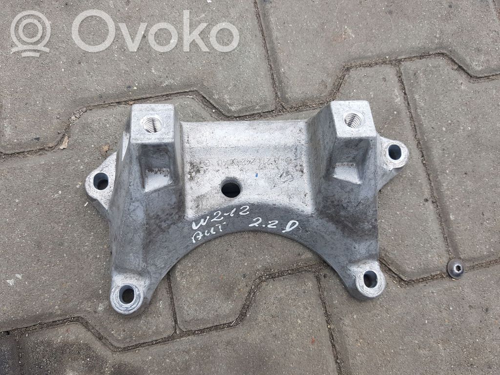 Mercedes-Benz E W212 Łapa / Mocowanie skrzyni biegów 