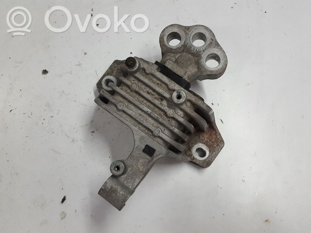 Jeep Cherokee Engine mount bracket 