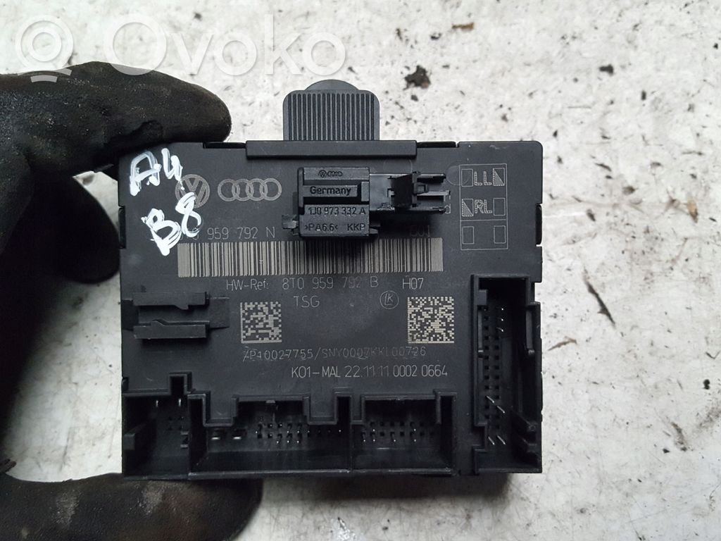 Unidad de control/módulo de la puerta   8T0959792B