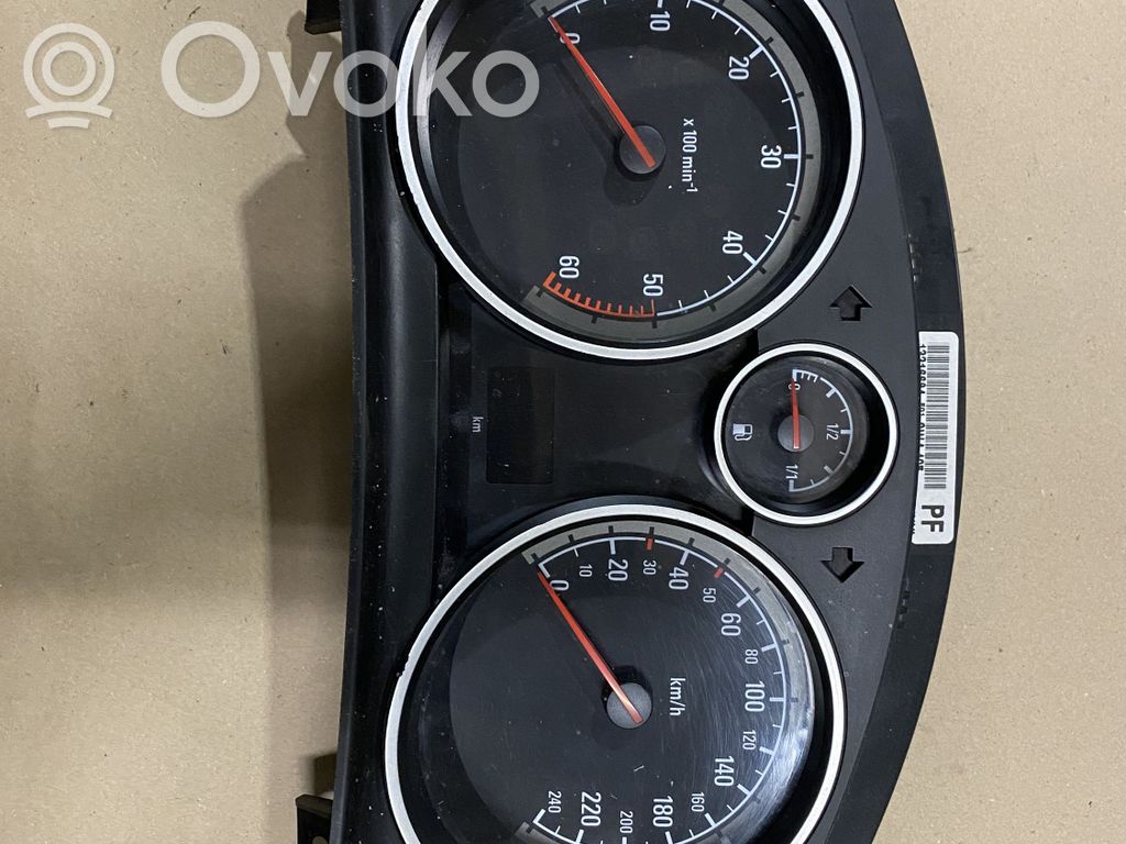 Opel Zafira B Speedometer (instrument cluster) 