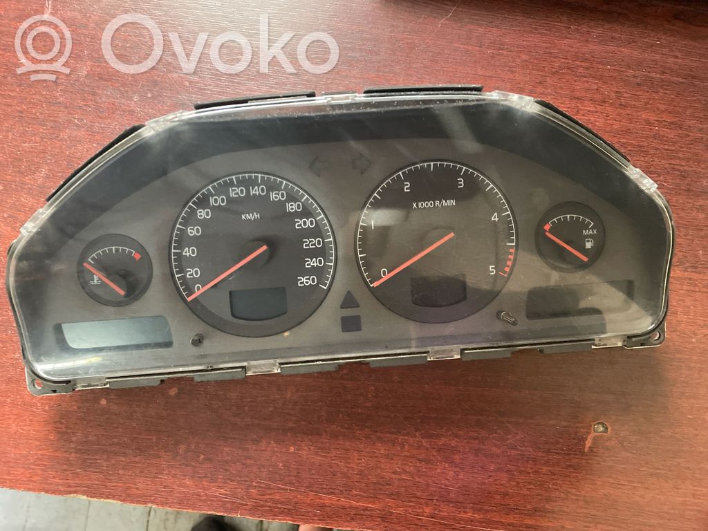 Volvo V70 Speedometer (instrument cluster) 