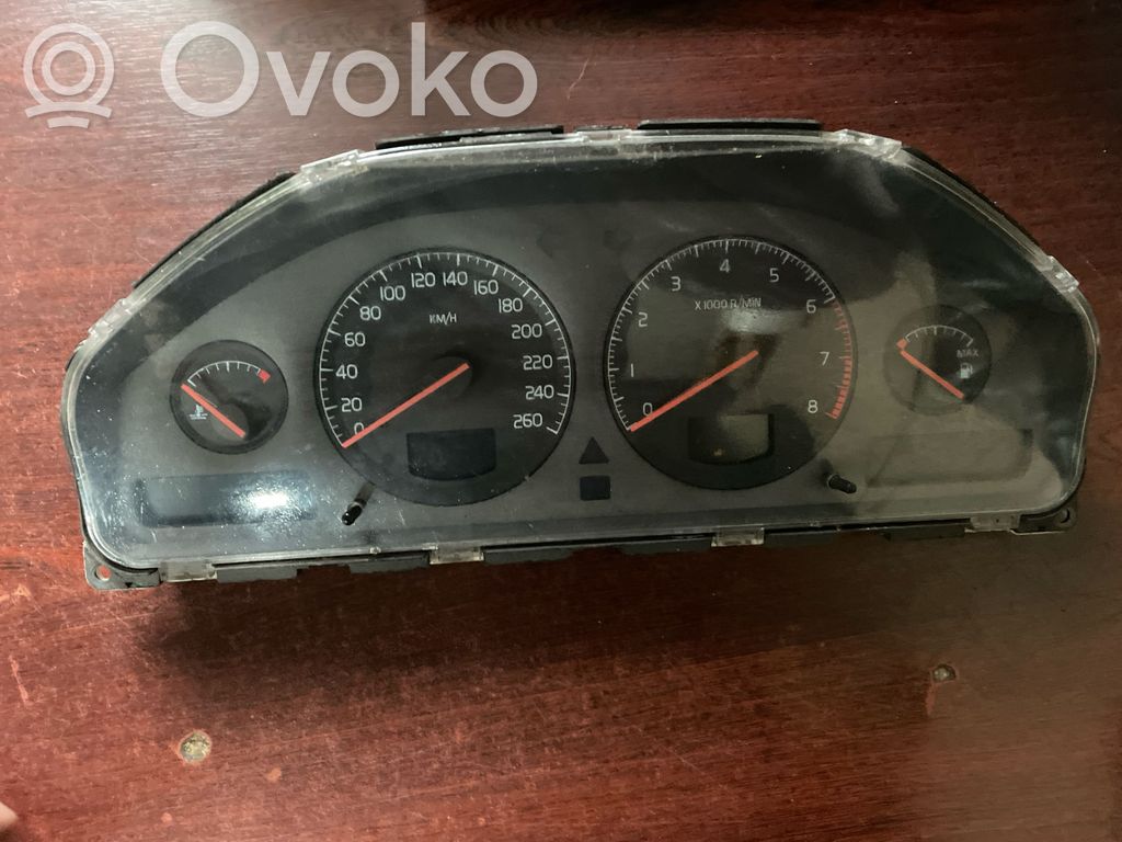 Volvo V70 Speedometer (instrument cluster) 