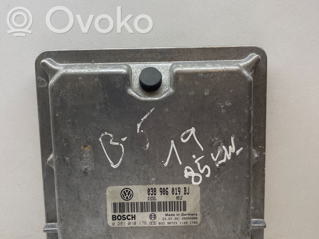 Volkswagen PASSAT B5 Engine control unit/module 