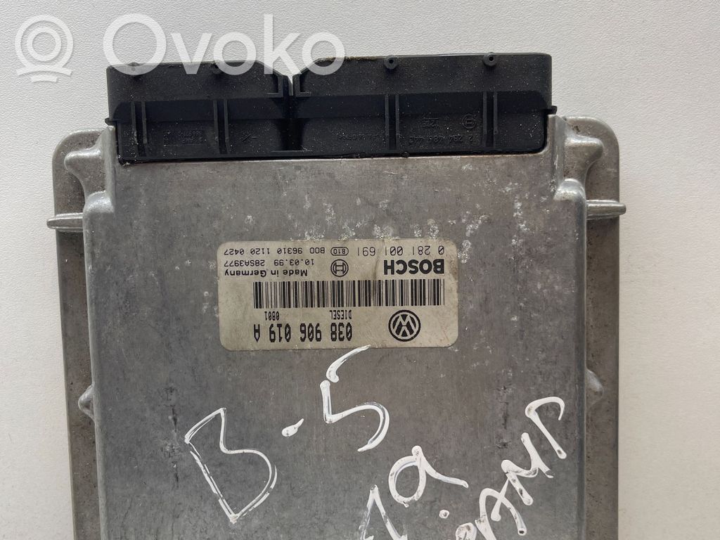 Volkswagen PASSAT B5.5 Engine control unit/module 