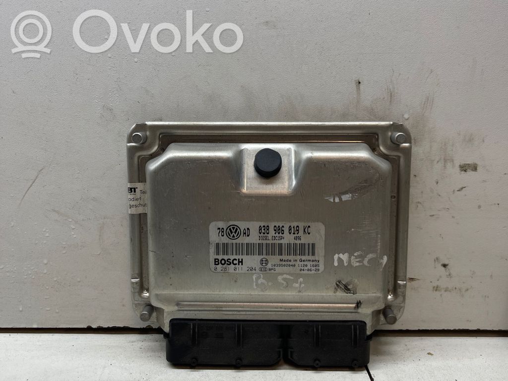 Volkswagen PASSAT B5.5 Engine control unit/module 