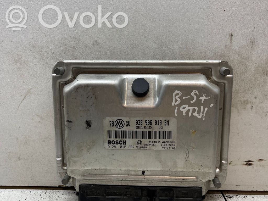 Volkswagen PASSAT B5.5 Engine control unit/module 