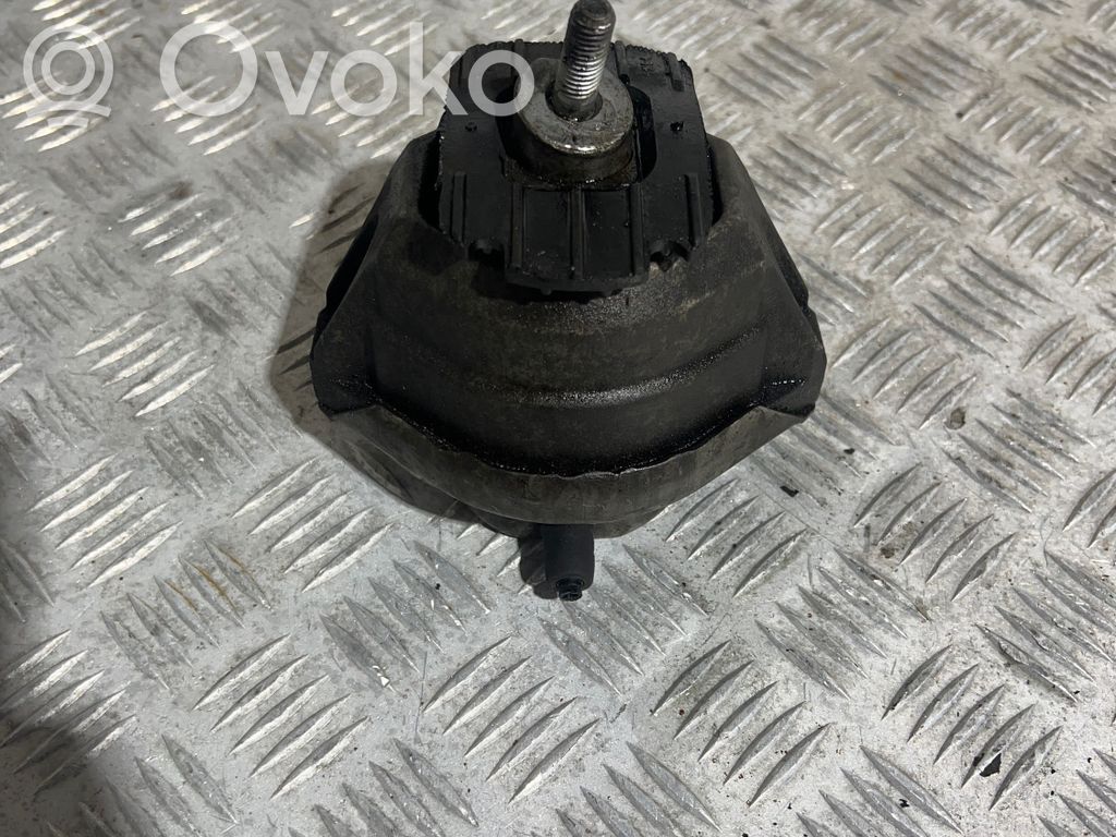 Engine mount bracket   6769874,15934612