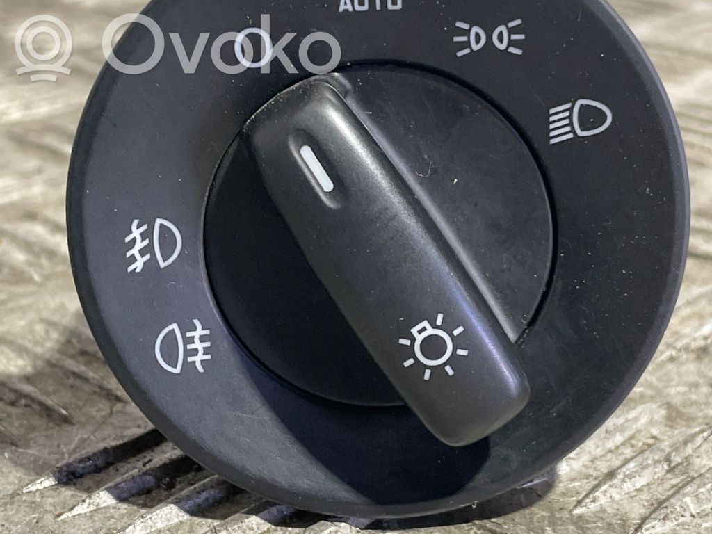 Skoda Octavia Mk2 (1Z) Lukturu slēdzis 