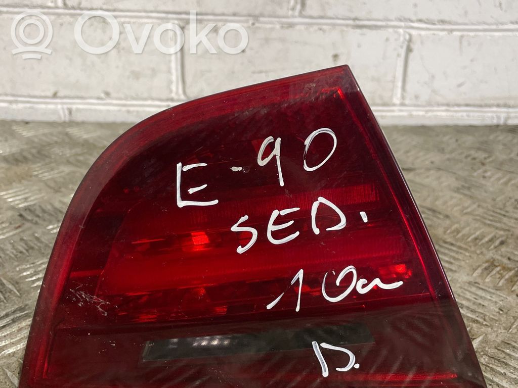 BMW 3 E90 E91 Aizmugurējais lukturis pārsegā 