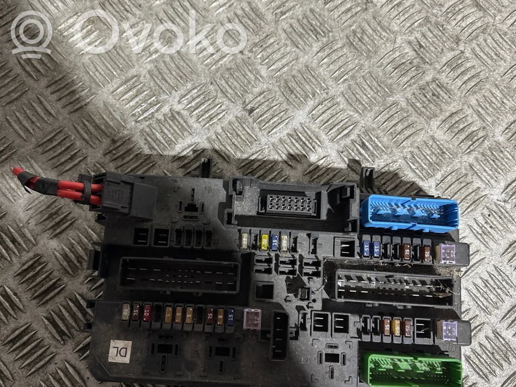 Opel Astra H Fuse module 