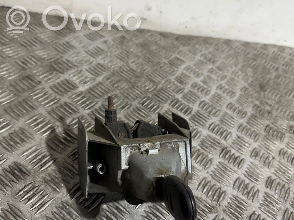 Ford Focus Spyna variklio dangčio 
