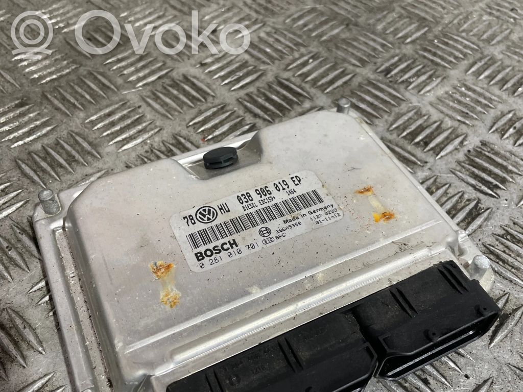 Volkswagen PASSAT B5.5 Engine control unit/module 