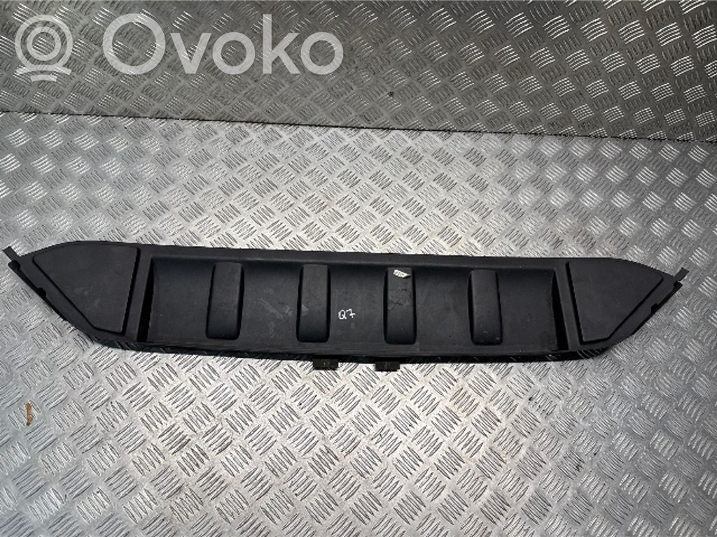 Radiatoru paneļa augšējā daļa (televizors)   4L0121285