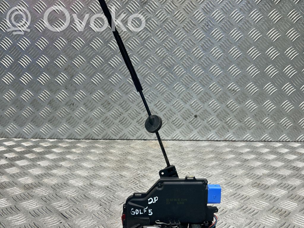 Volkswagen Golf V Front door lock 