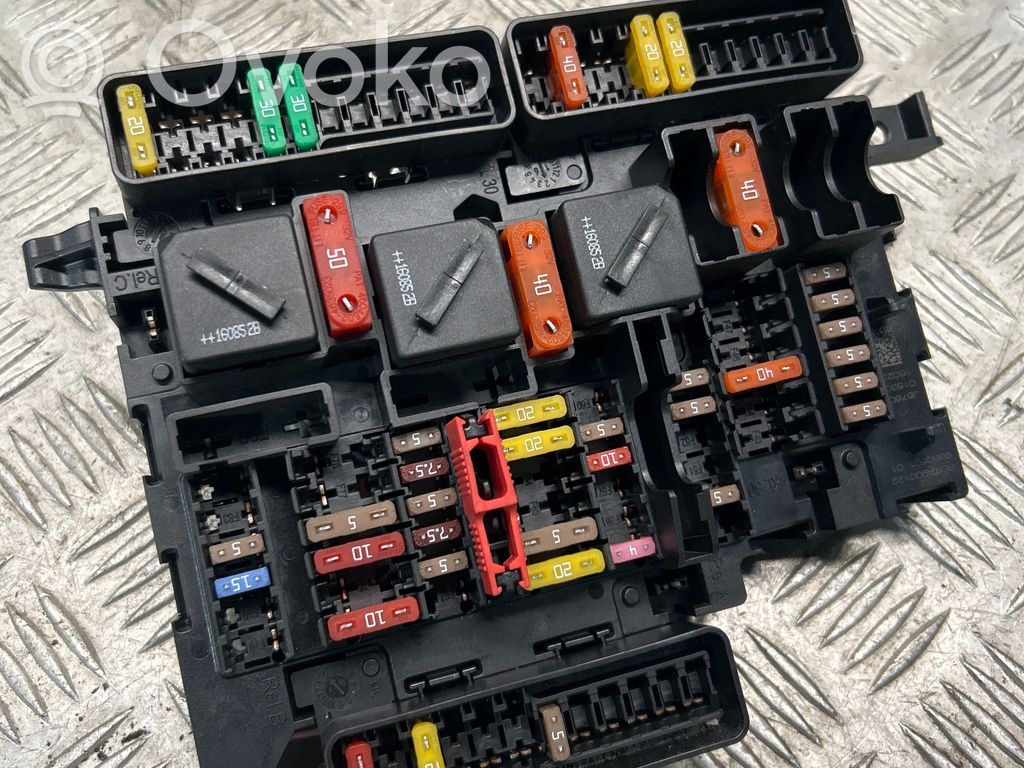 BMW X1 F48 F49 Módulo de fusible 