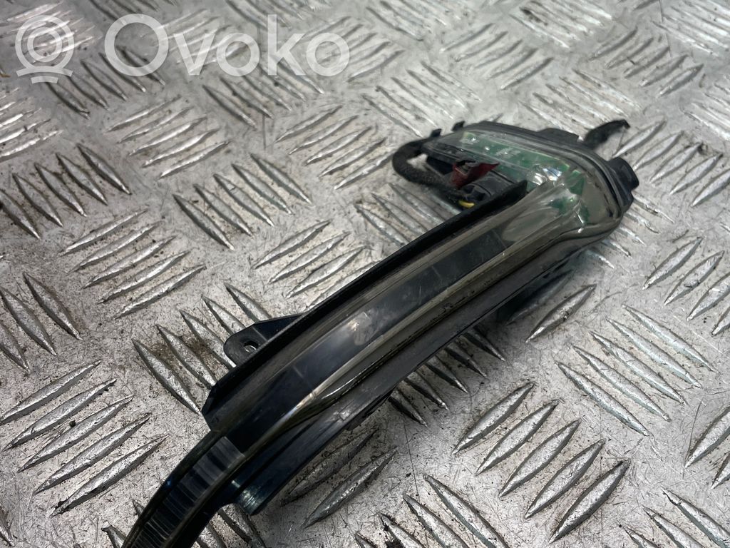 Audi A4 S4 B8 8K Kierunkowskaz na lusterko boczne 