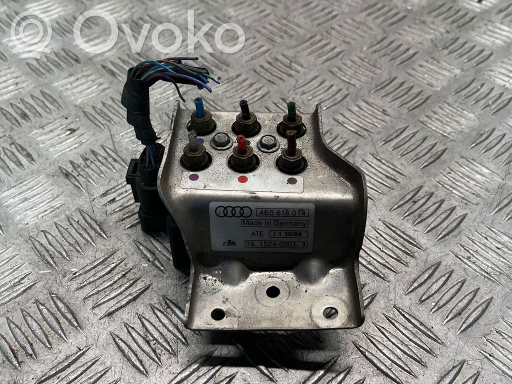 Audi A8 S8 D3 4E Air suspension valve block 