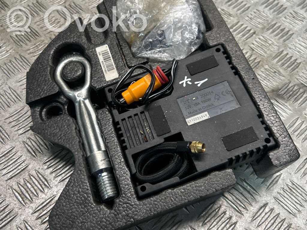 Tool box   6793708