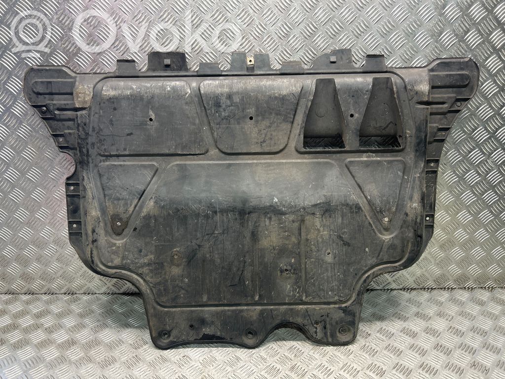 Volkswagen Golf VII Engine splash shield/under tray 