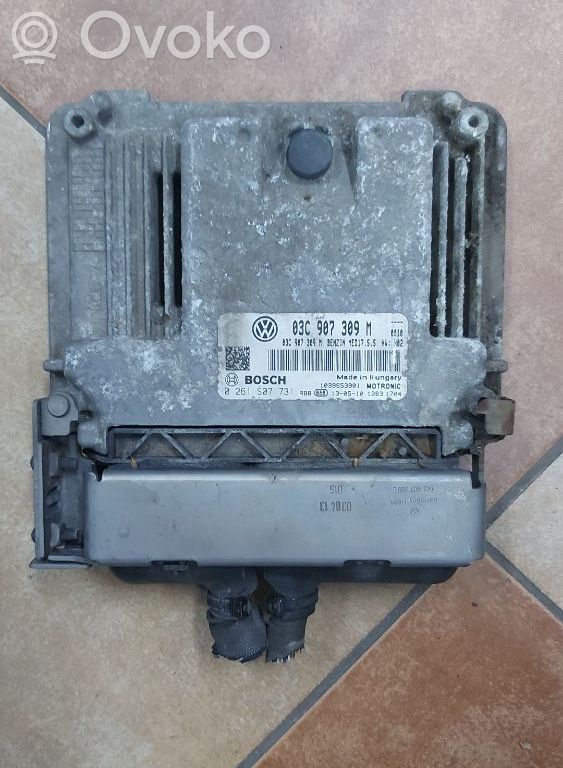 Volkswagen PASSAT B7 Engine control unit/module 