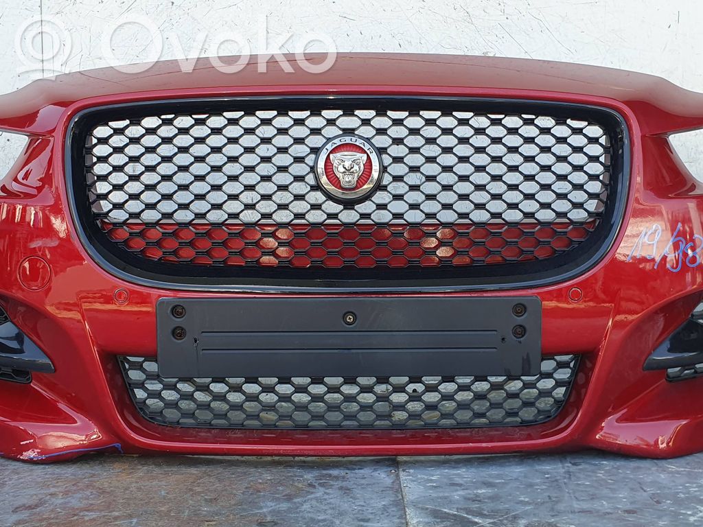 Jaguar XE Etupuskuri 