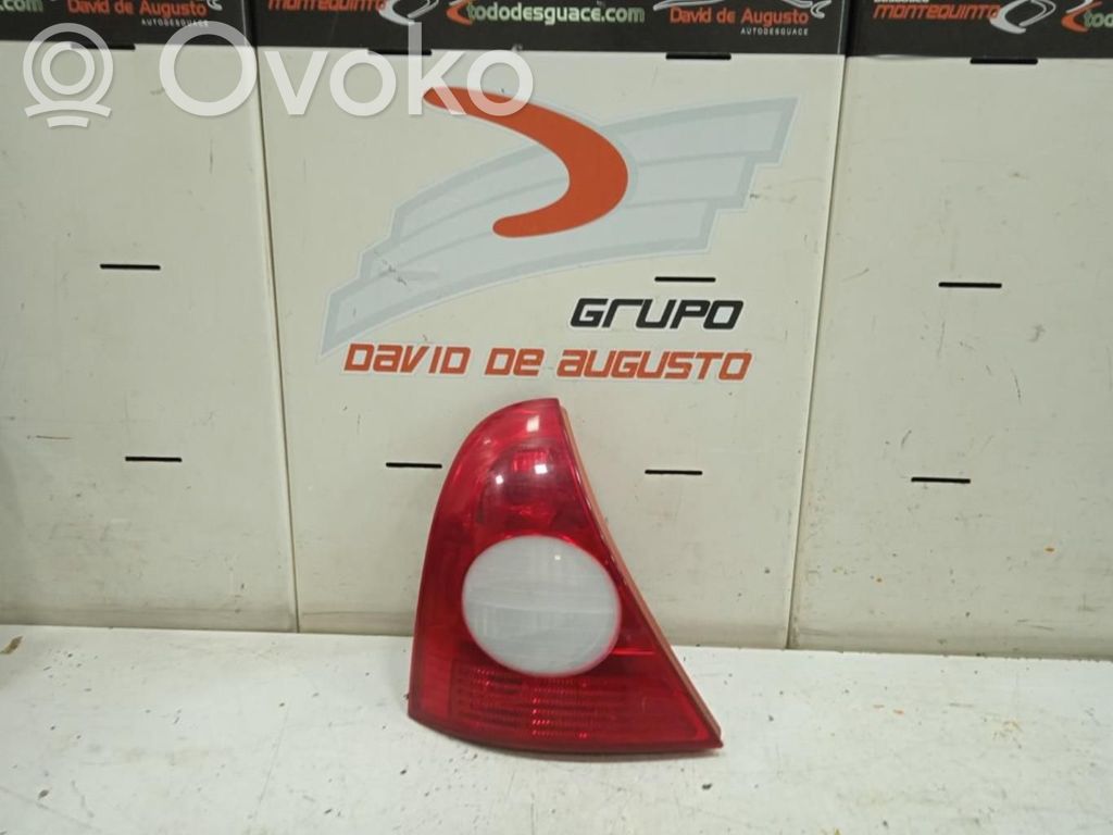 Renault Clio II Aizmugurējais lukturis virsbūvē 