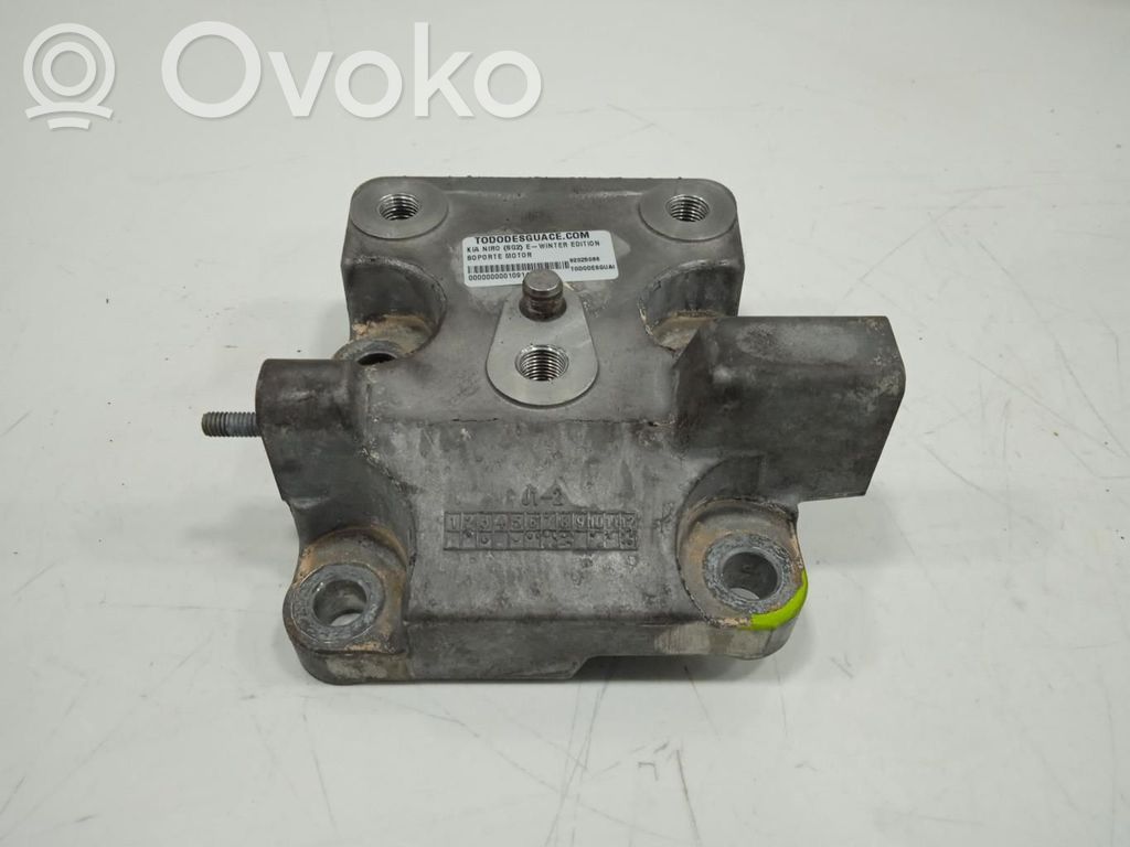 Engine mount bracket   SINREFVISIBLE