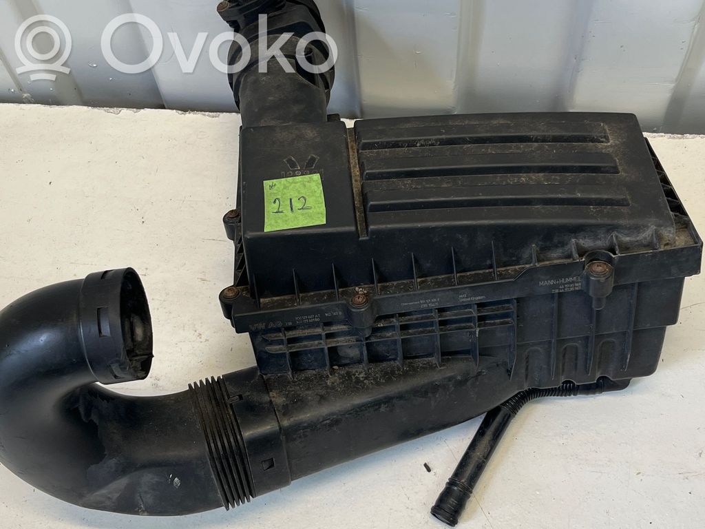 Volkswagen PASSAT B6 Air filter box 