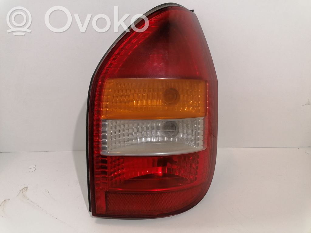 Opel Zafira A Задний фонарь в кузове 