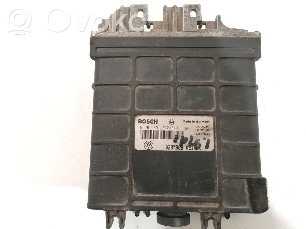 Volkswagen PASSAT B4 Engine control unit/module 