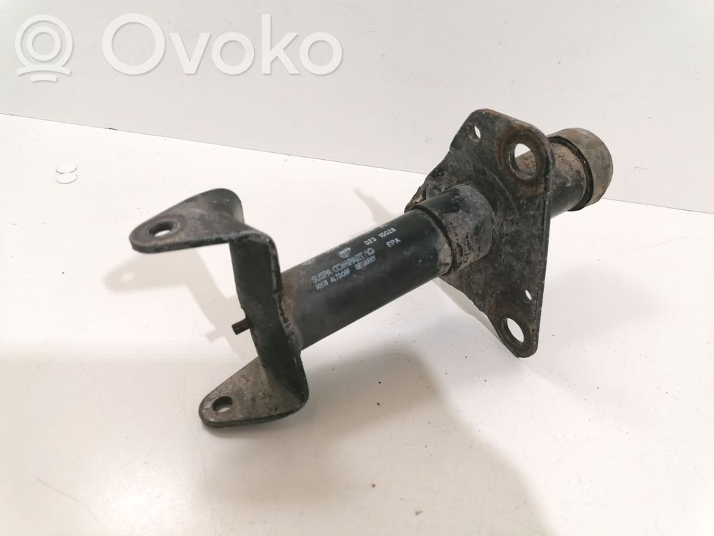 Volkswagen PASSAT B5 Front bumper mounting bracket 